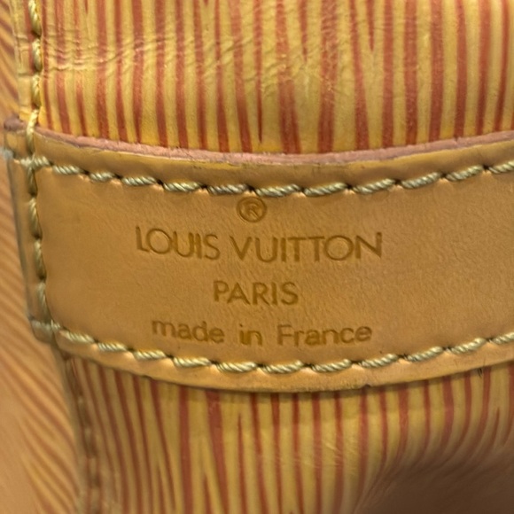 Louis Vuitton Epi Bucket Bag~GUC~Preloved - Picture 3 of 16